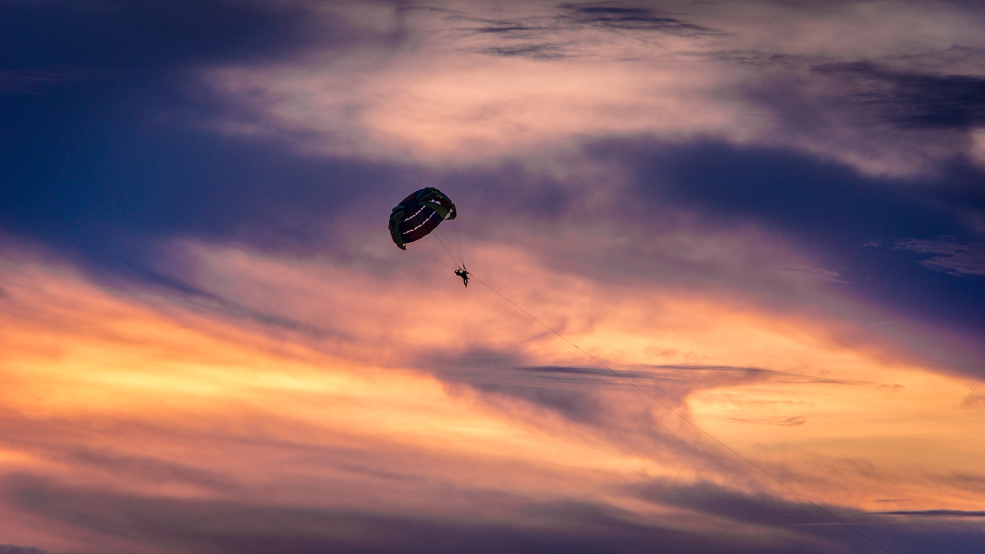 Huvafen Fushi Parasailing